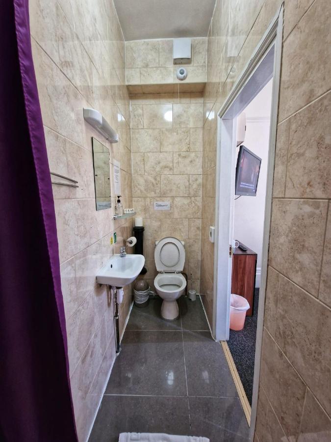 Portsmouth Budget Hotels - All Rooms Are En-Suite ภายนอก รูปภาพ